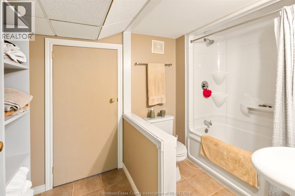 3055 Lauzon Road, Windsor, Ontario  N8T 2Z7 - Photo 18 - 26007078