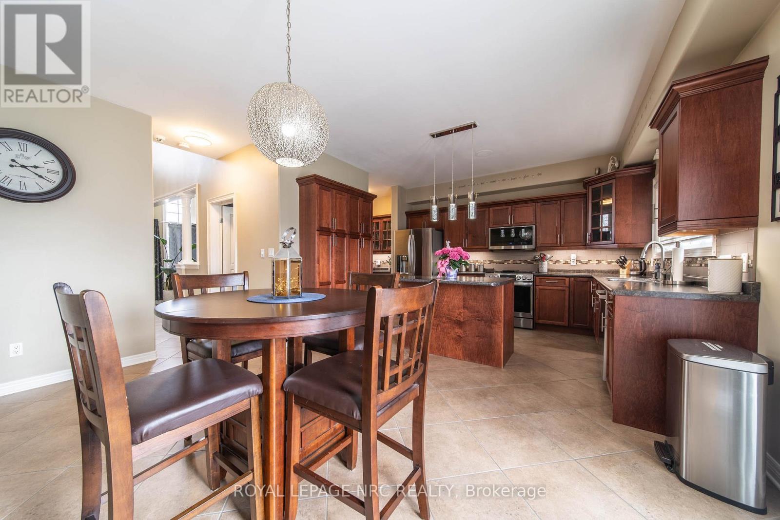 325 Hillsdale Road, Welland, Ontario  L3C 7M2 - Photo 3 - X12962960