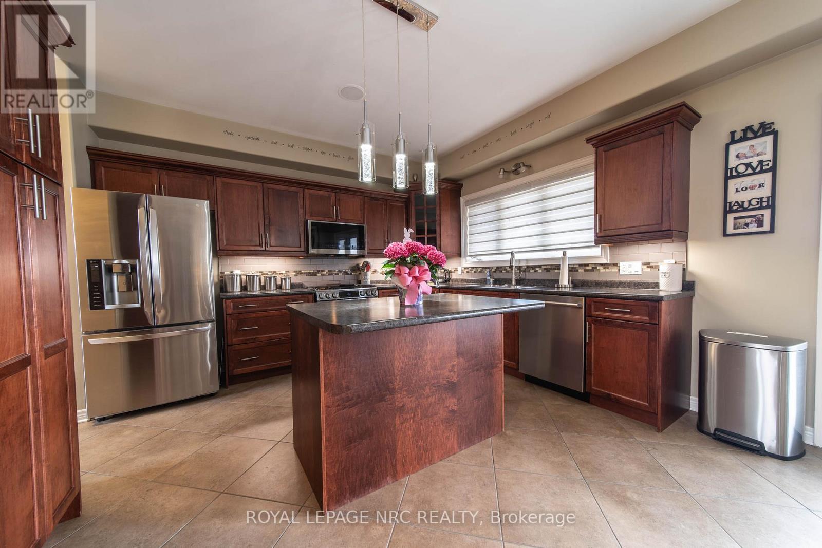 325 Hillsdale Road, Welland, Ontario  L3C 7M2 - Photo 4 - X12962960