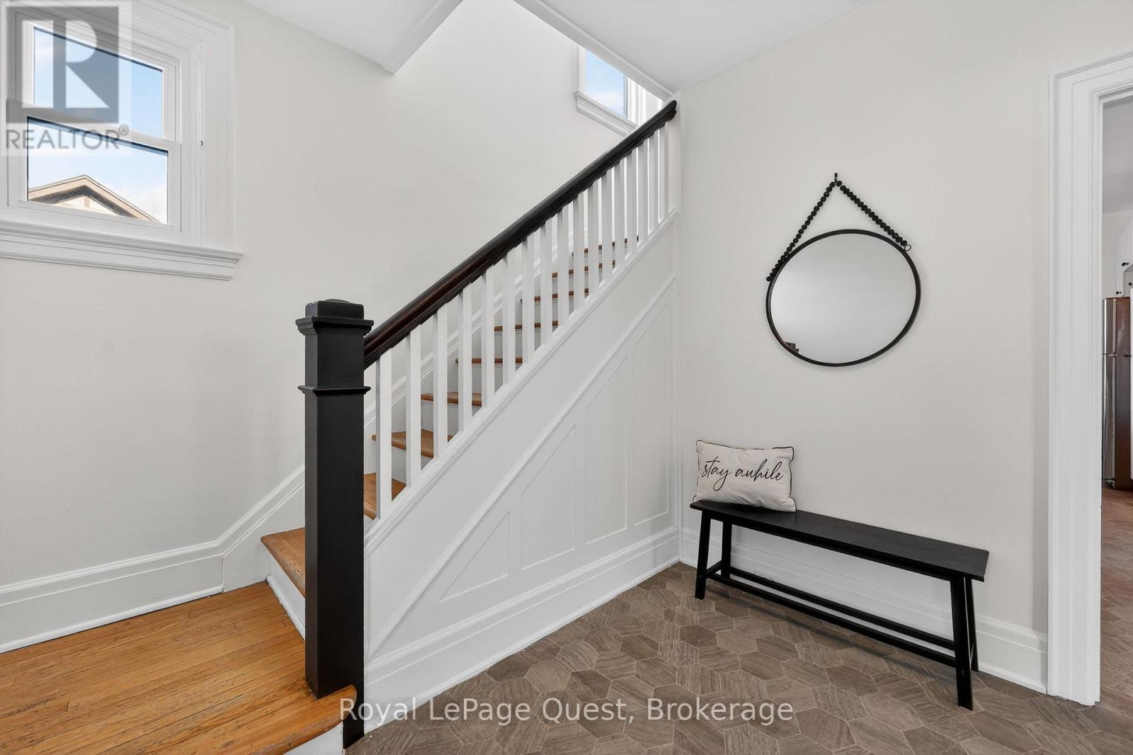 109 Brant Street E, Orillia, Ontario  L3V 1Z3 - Photo 2 - S12962946