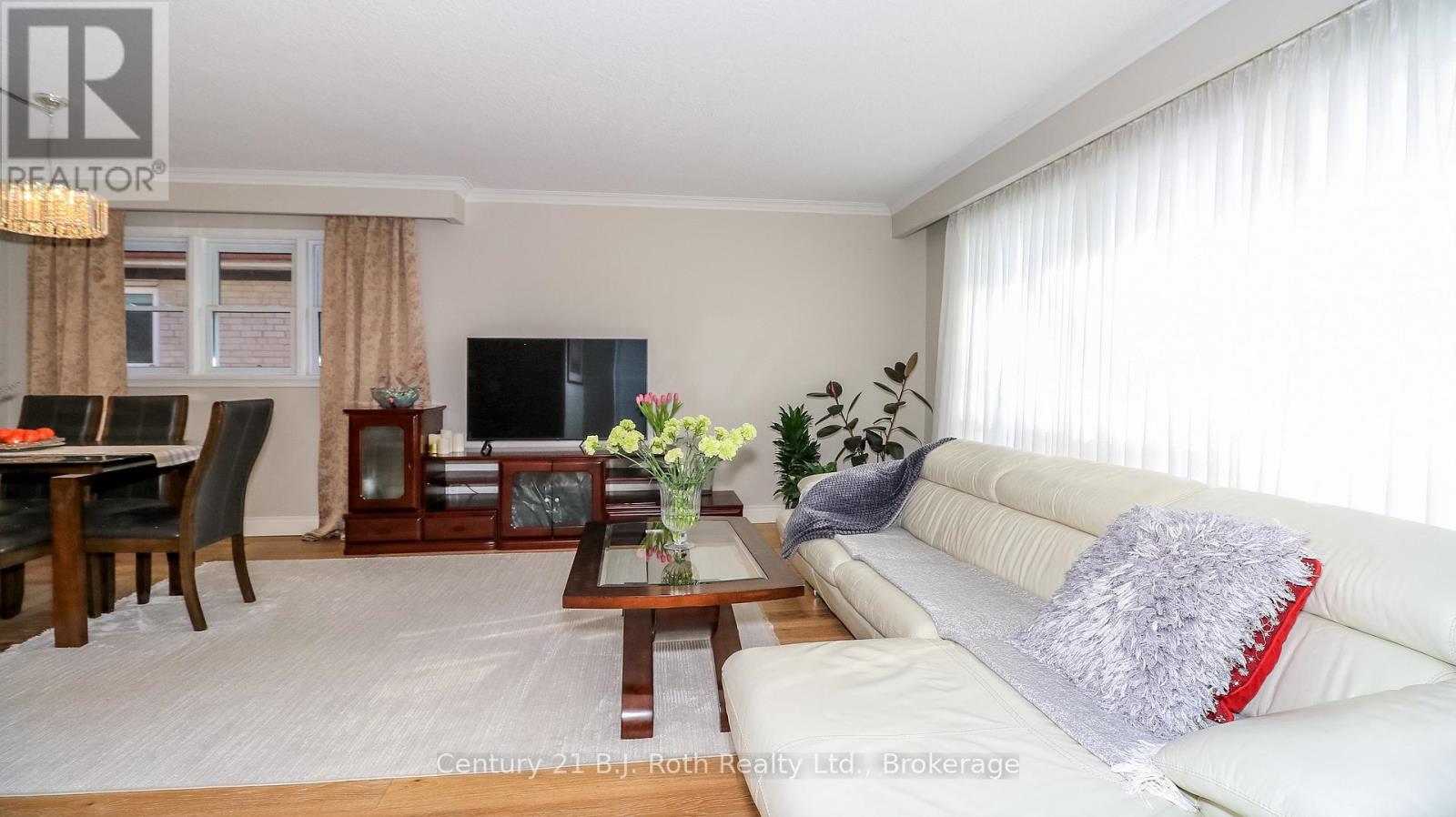156 The Westway, Toronto, Ontario  M9P 2C1 - Photo 3 - W12963056
