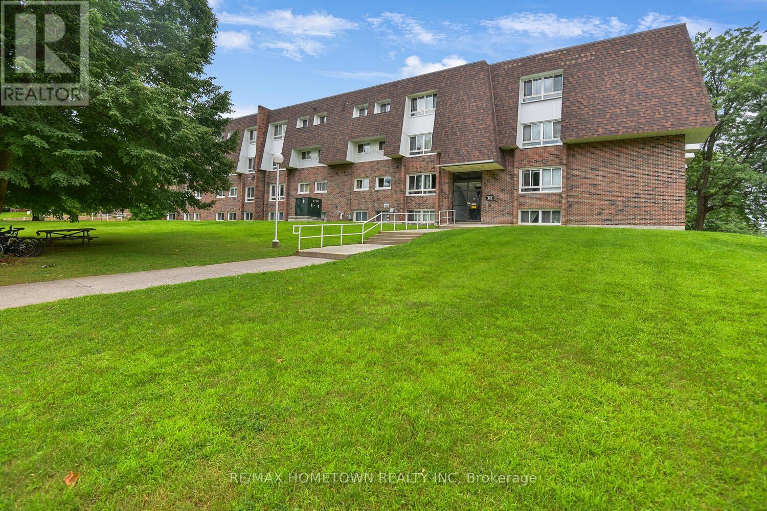 310 - 815 Kyle Court, Brockville, Ontario  K6V 6J7 - Photo 4 - X12963148