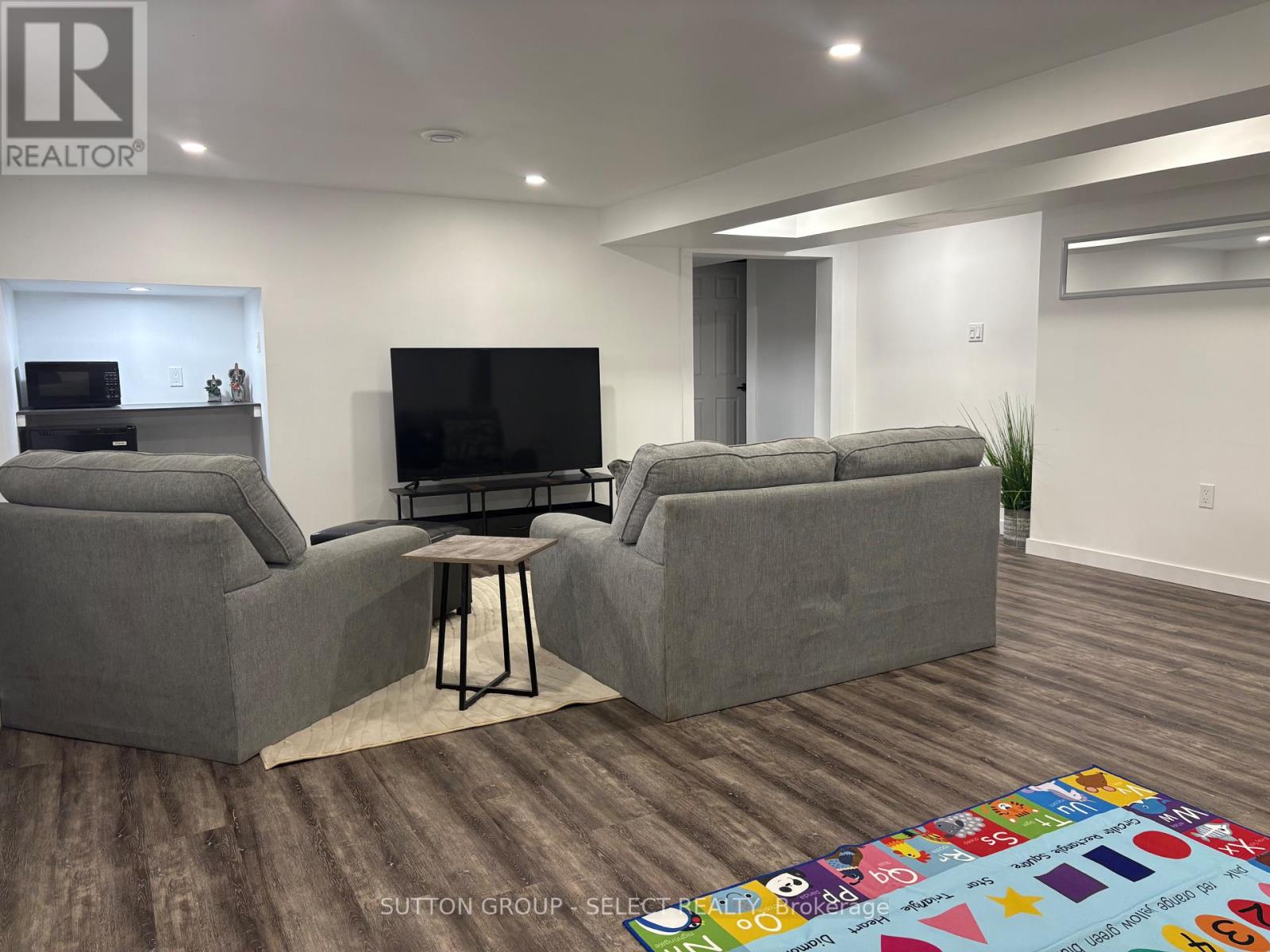 47 Aponi Crescent, London East, Ontario  N5V 2V3 - Photo 4 - X12960248