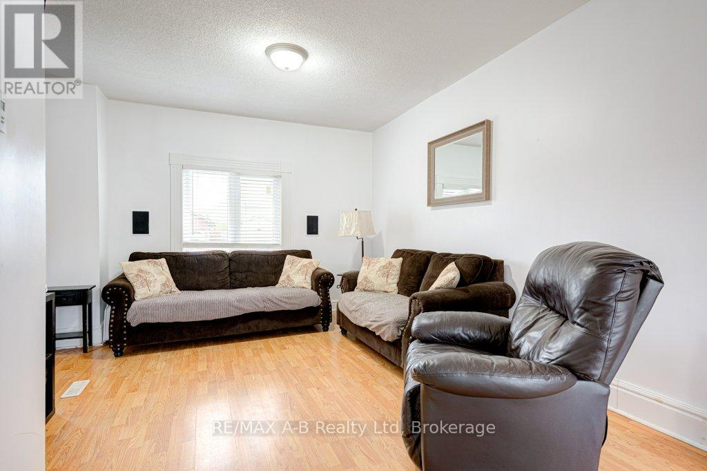 21 College Street, Stratford, Ontario  N5A 4R4 - Photo 10 - X12962996