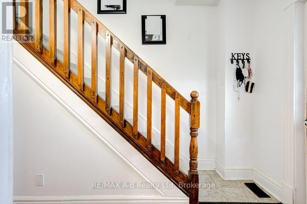 21 College Street, Stratford, Ontario  N5A 4R4 - Photo 11 - X12962996