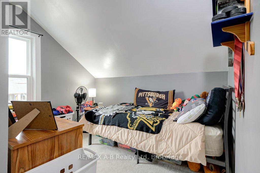 21 College Street, Stratford, Ontario  N5A 4R4 - Photo 12 - X12962996