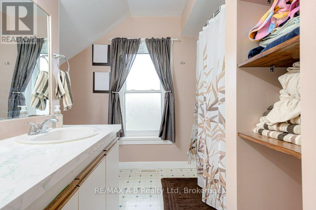 21 College Street, Stratford, Ontario  N5A 4R4 - Photo 18 - X12962996