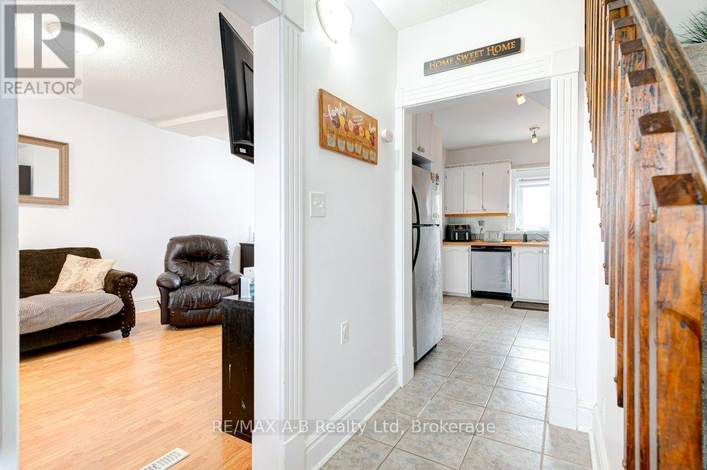 21 College Street, Stratford, Ontario  N5A 4R4 - Photo 4 - X12962996