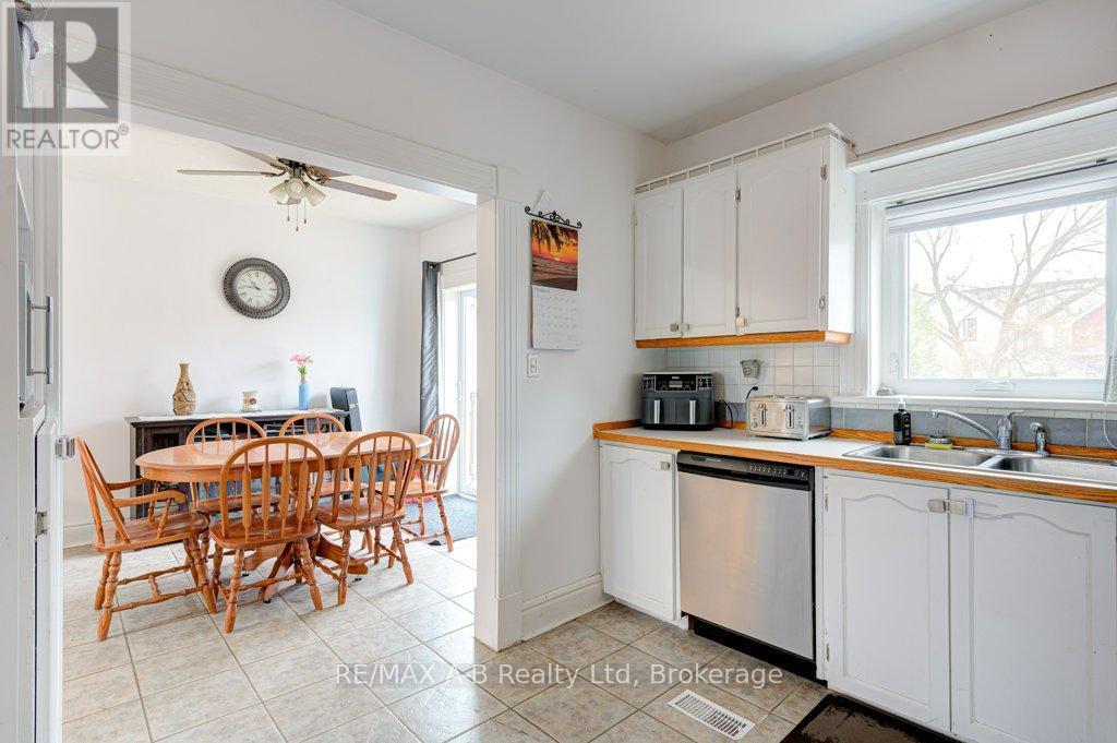 21 College Street, Stratford, Ontario  N5A 4R4 - Photo 6 - X12962996