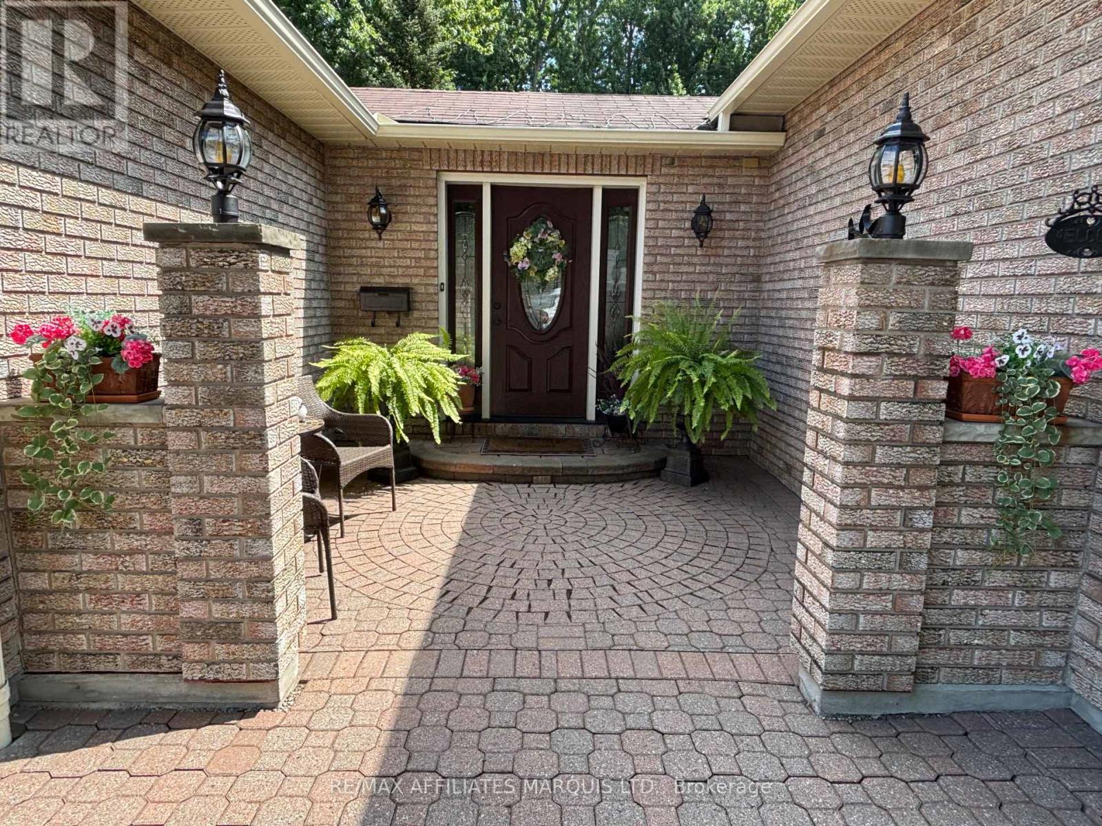 1429 Holy Cross Boulevard, Cornwall, Ontario  K6H 6Z5 - Photo 3 - X12963054