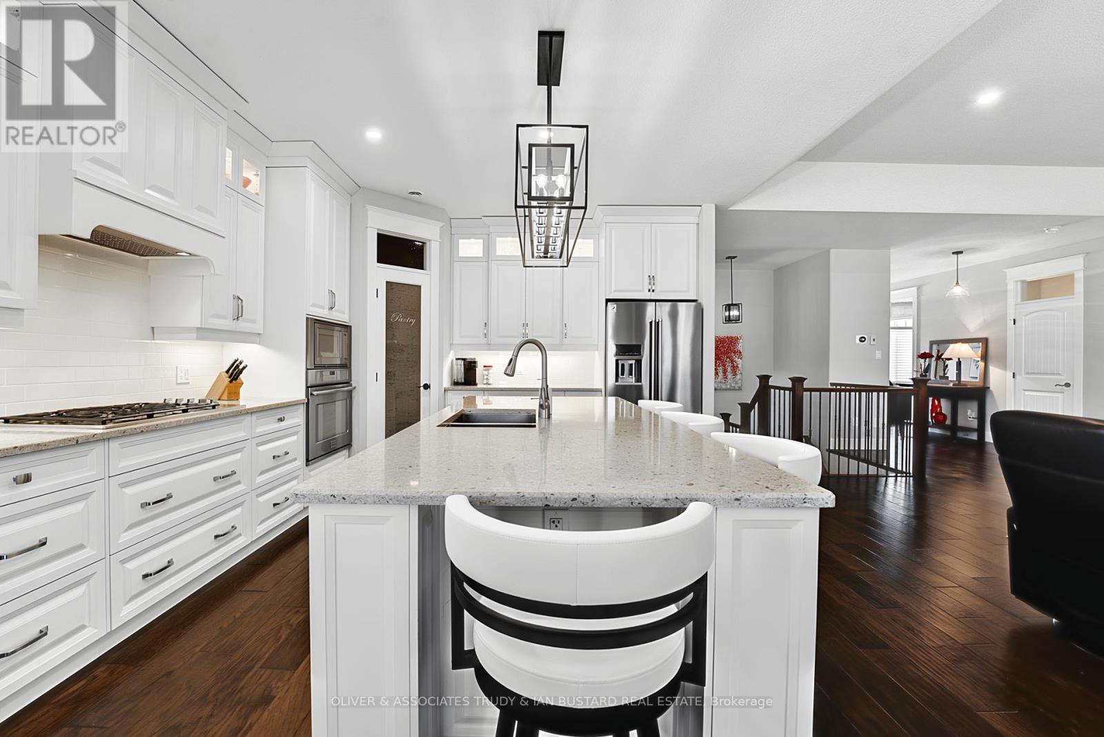 46 Erin Place, Lambton Shores (Grand Bend), Ontario  N0M 1T0 - Photo 12 - X12962932