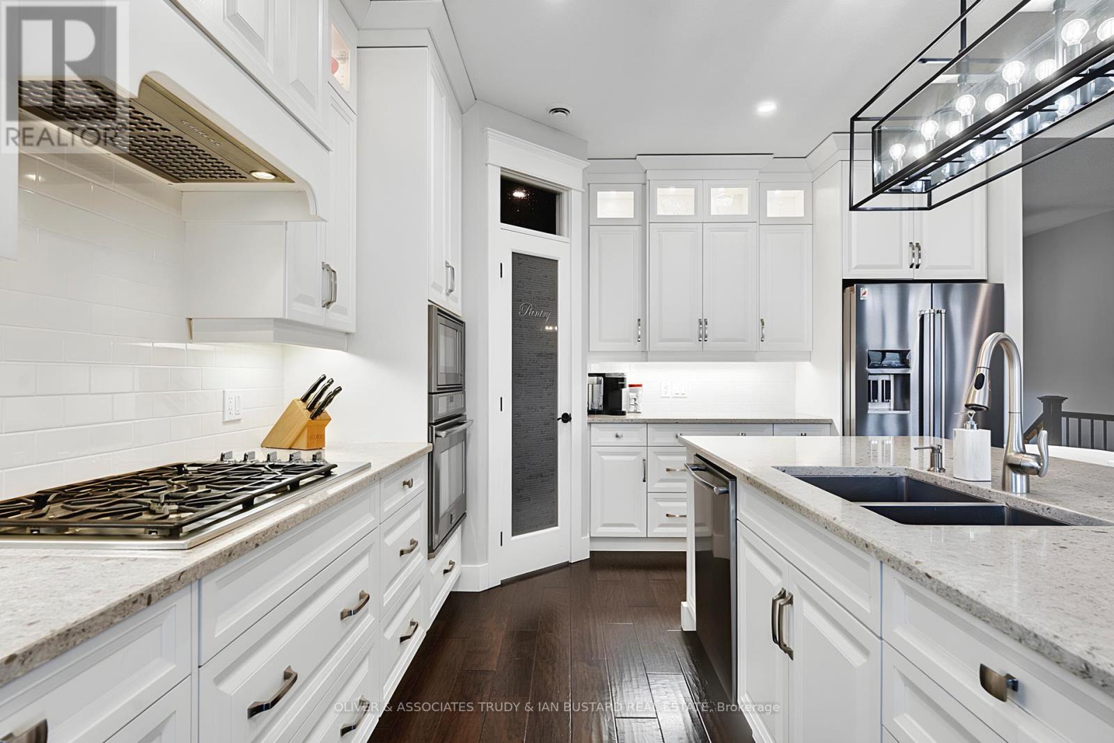 46 Erin Place, Lambton Shores (Grand Bend), Ontario  N0M 1T0 - Photo 13 - X12962932