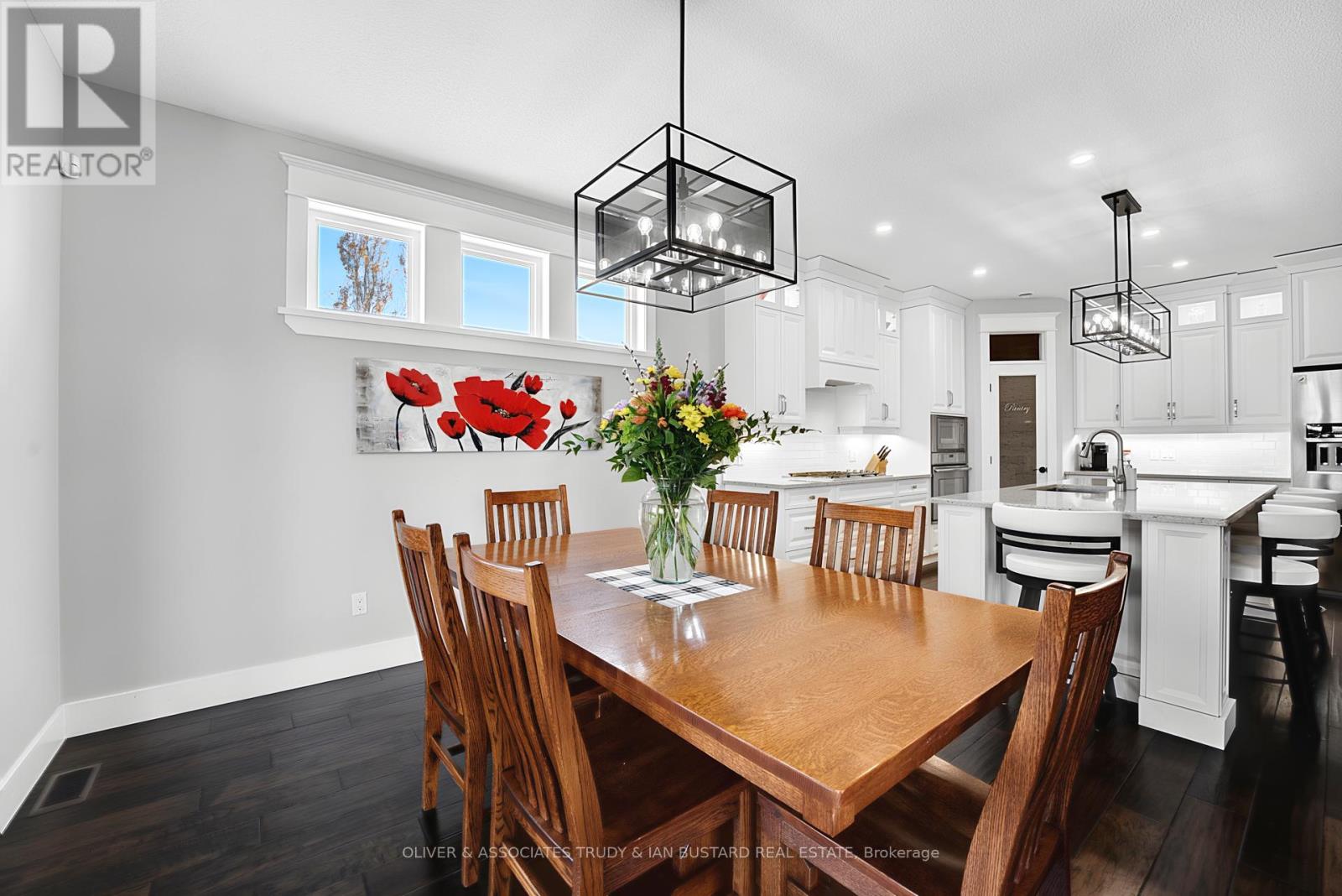 46 Erin Place, Lambton Shores (Grand Bend), Ontario  N0M 1T0 - Photo 14 - X12962932