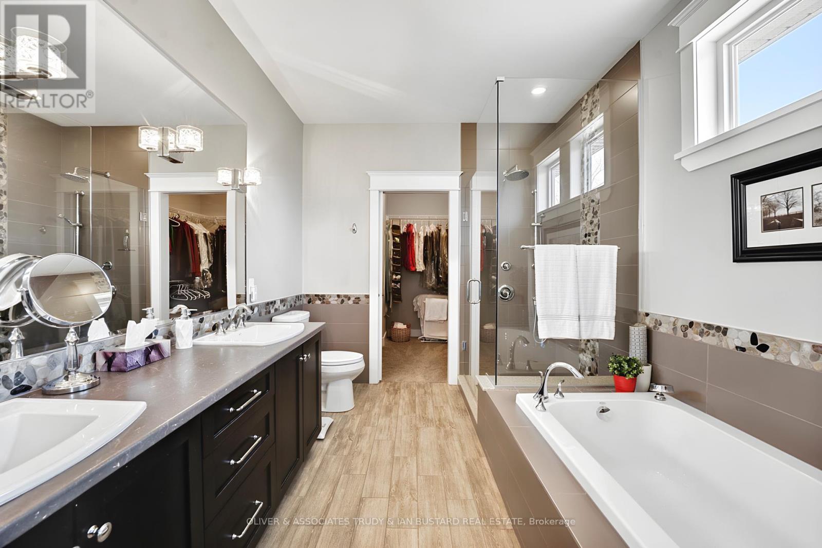 46 Erin Place, Lambton Shores (Grand Bend), Ontario  N0M 1T0 - Photo 21 - X12962932