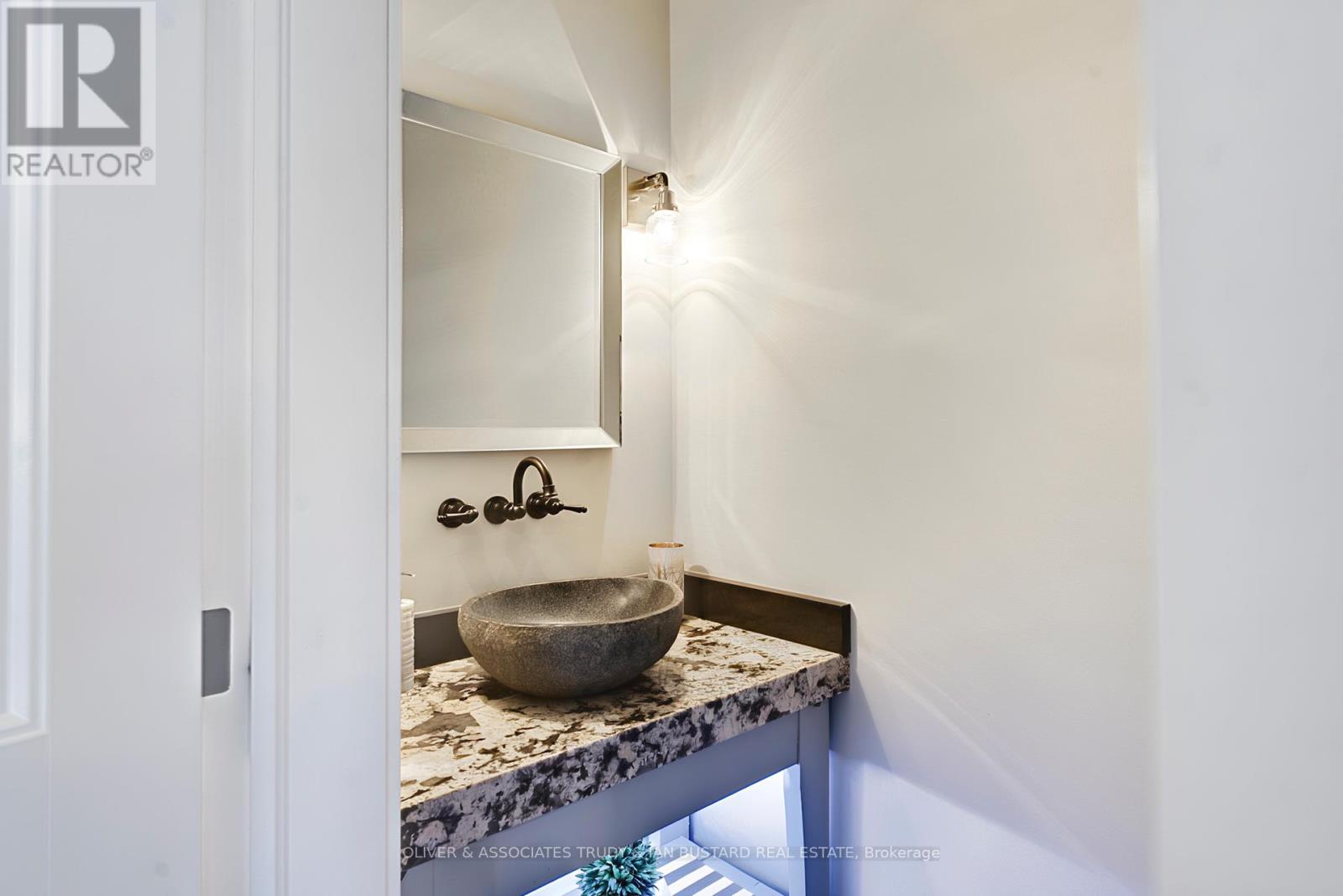 46 Erin Place, Lambton Shores (Grand Bend), Ontario  N0M 1T0 - Photo 22 - X12962932