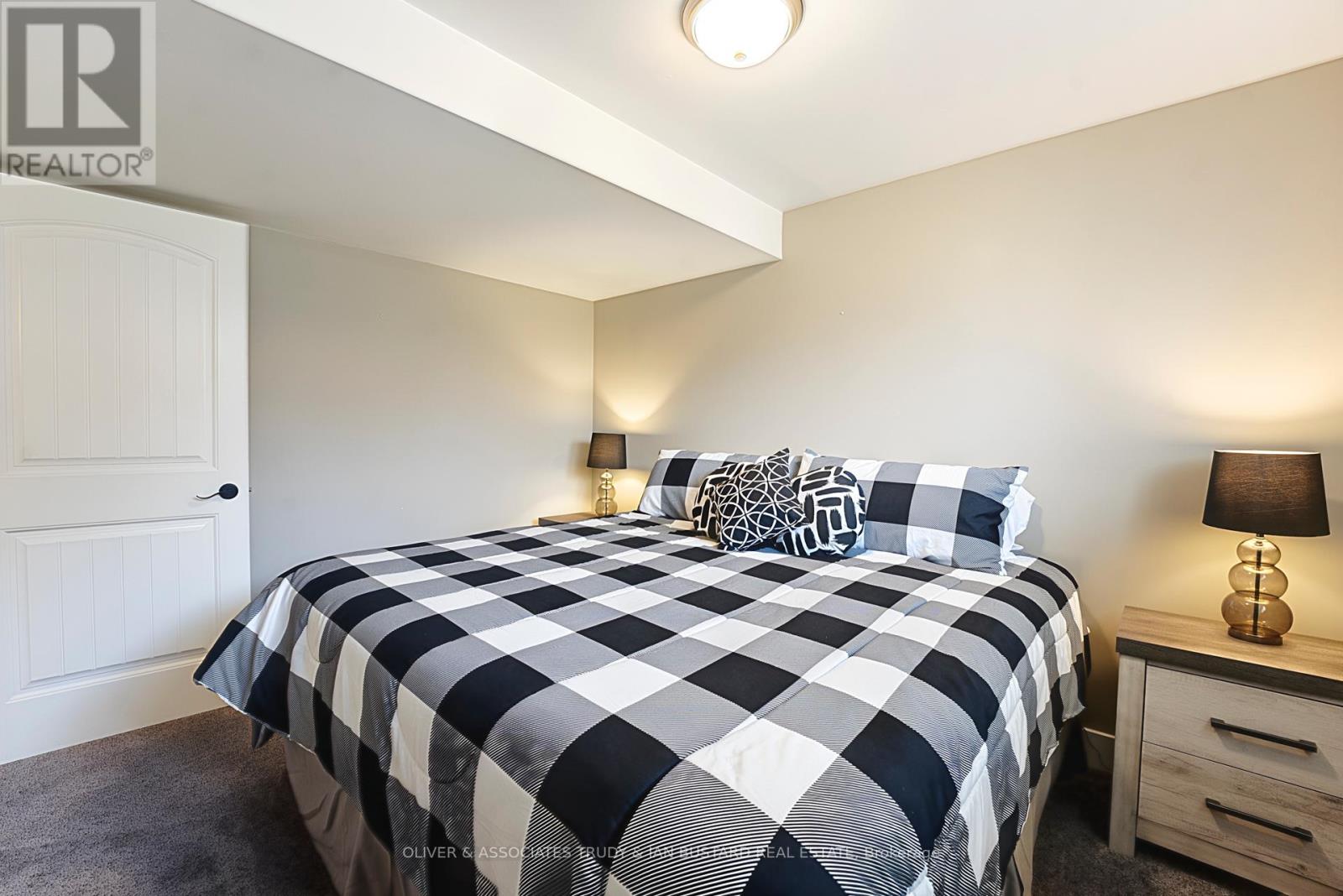 46 Erin Place, Lambton Shores (Grand Bend), Ontario  N0M 1T0 - Photo 31 - X12962932