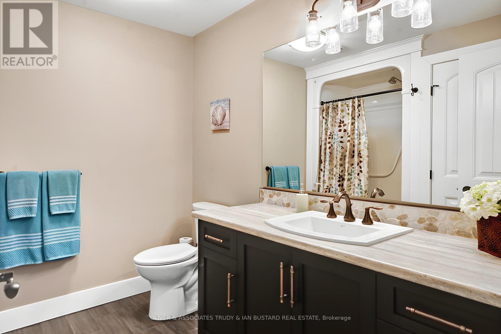 46 Erin Place, Lambton Shores (Grand Bend), Ontario  N0M 1T0 - Photo 35 - X12962932