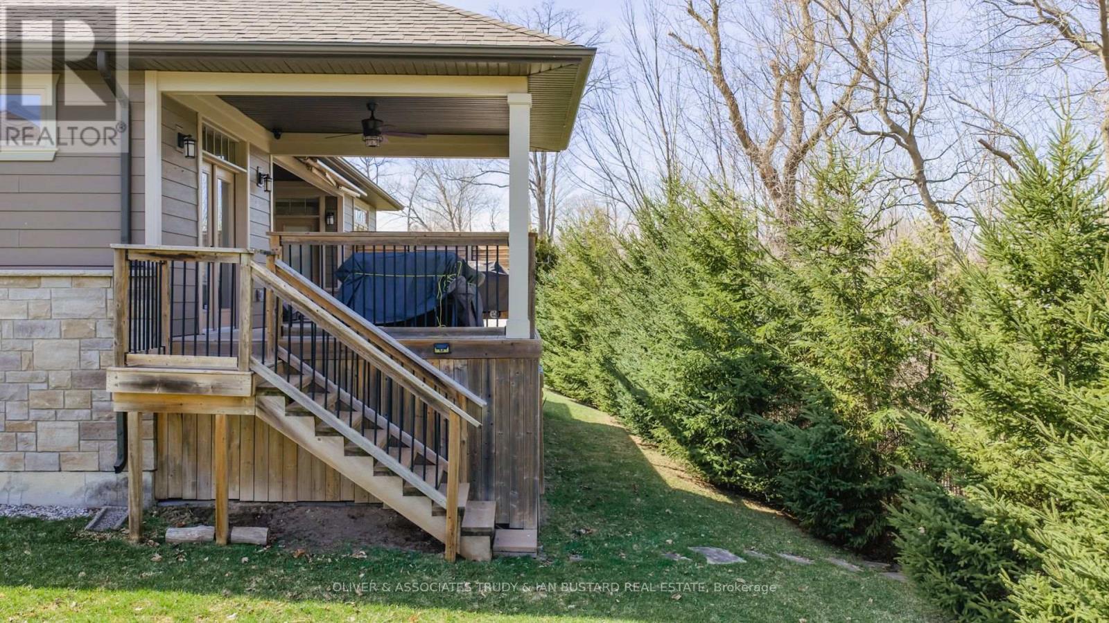 46 Erin Place, Lambton Shores (Grand Bend), Ontario  N0M 1T0 - Photo 40 - X12962932