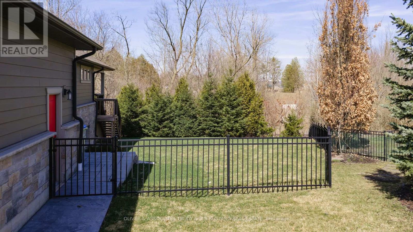 46 Erin Place, Lambton Shores (Grand Bend), Ontario  N0M 1T0 - Photo 41 - X12962932