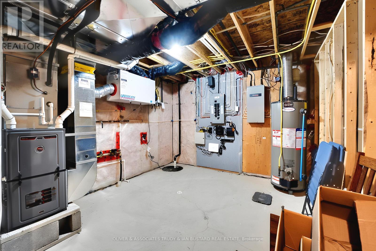 46 Erin Place, Lambton Shores (Grand Bend), Ontario  N0M 1T0 - Photo 42 - X12962932