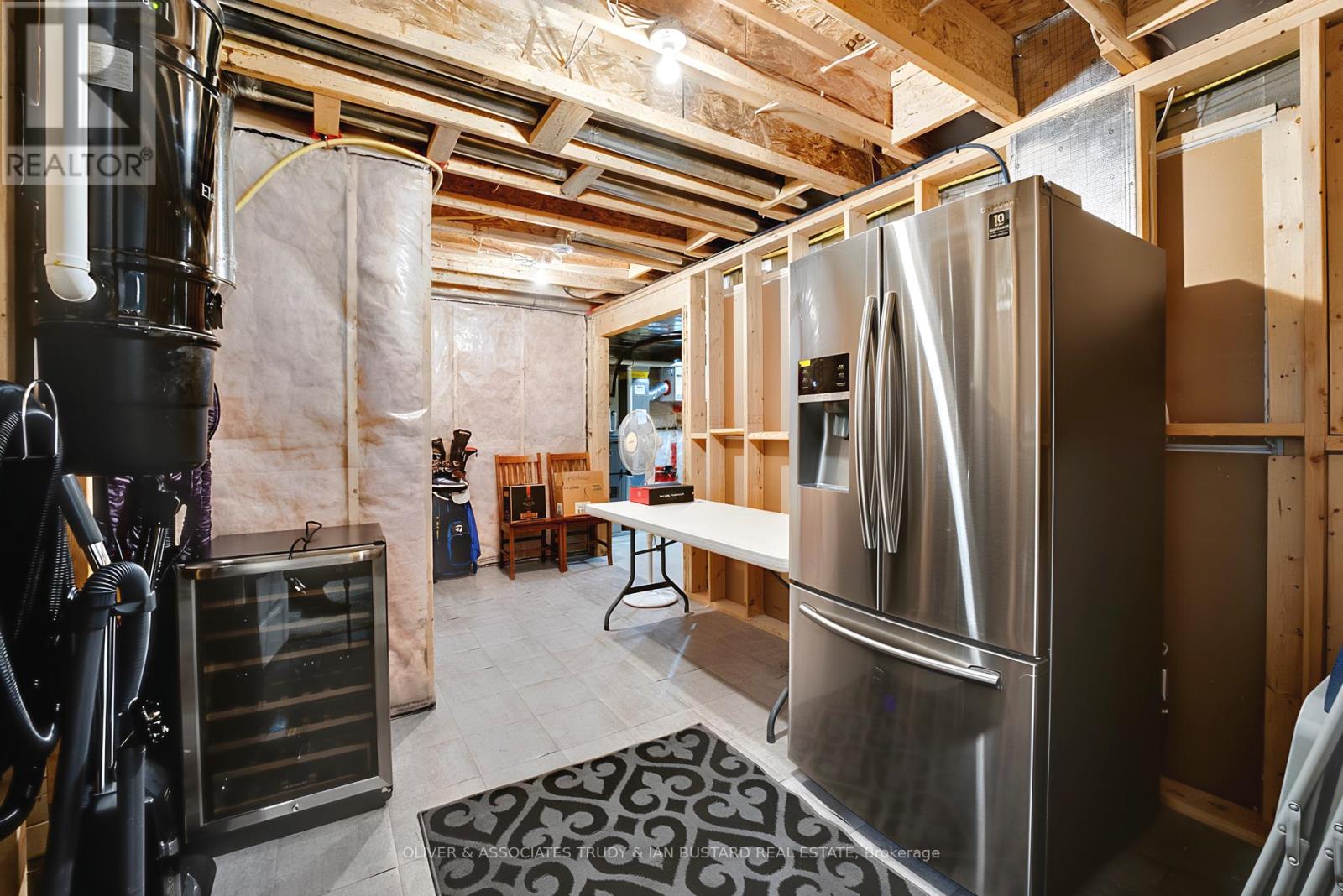 46 Erin Place, Lambton Shores (Grand Bend), Ontario  N0M 1T0 - Photo 43 - X12962932