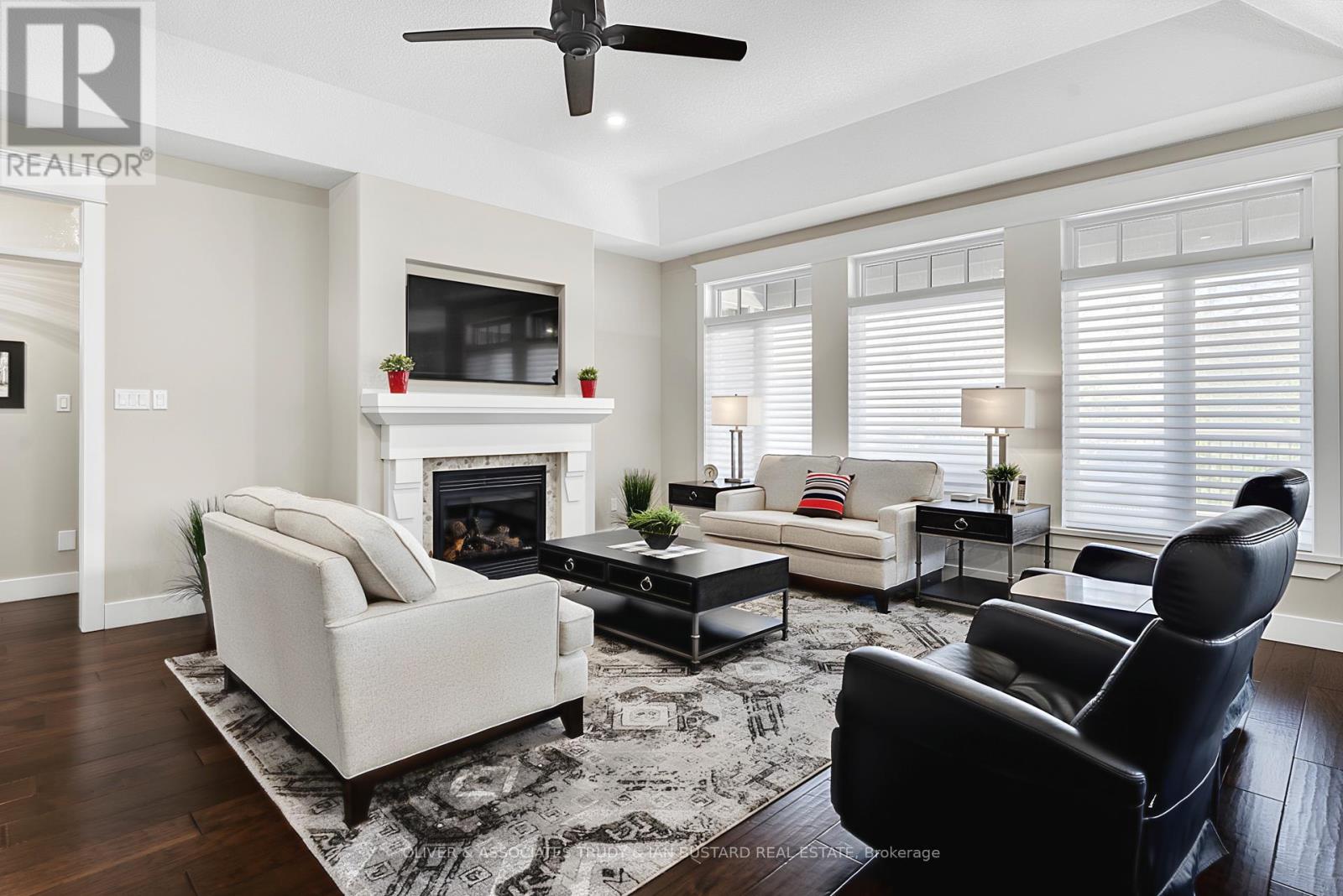 46 Erin Place, Lambton Shores (Grand Bend), Ontario  N0M 1T0 - Photo 8 - X12962932