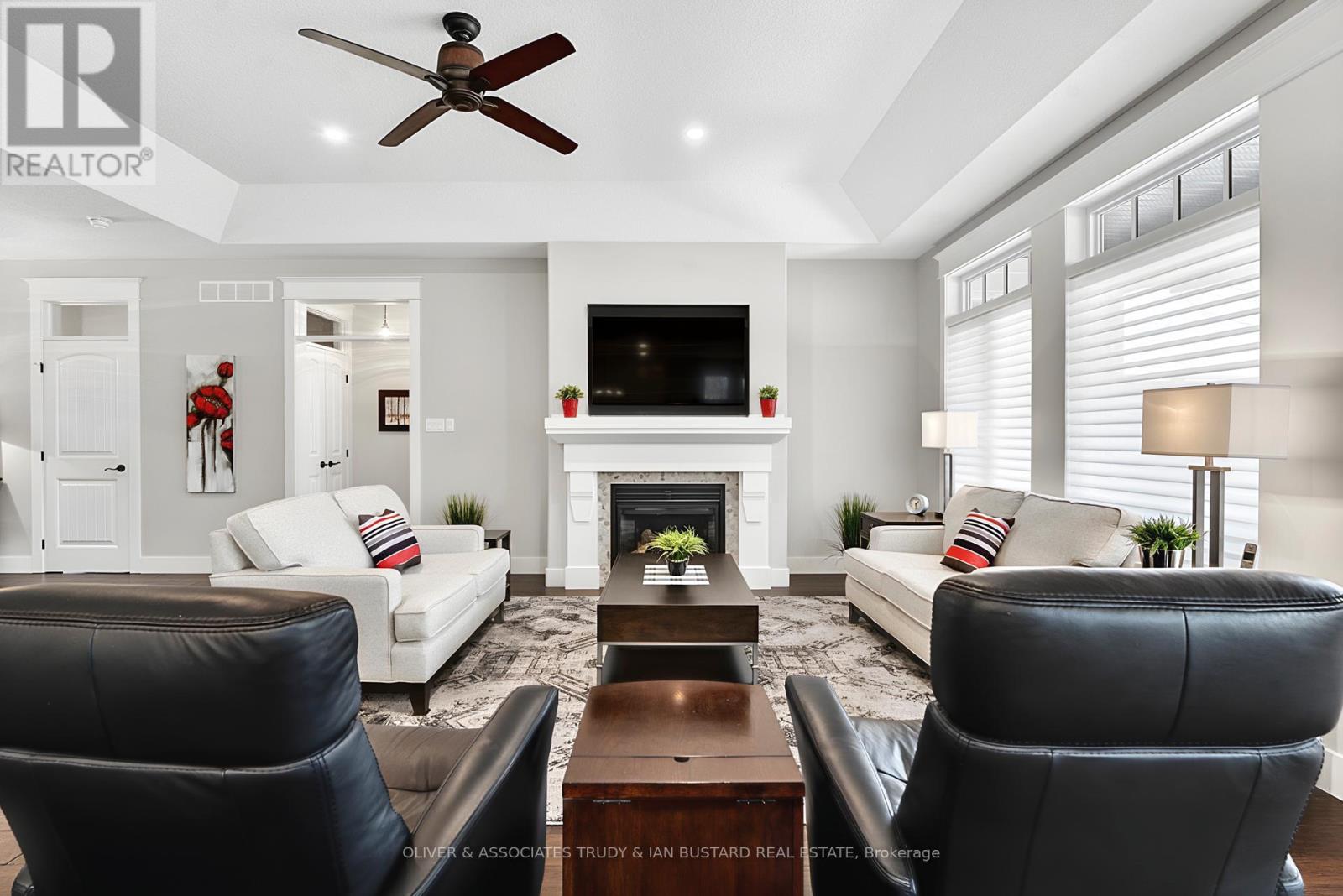 46 Erin Place, Lambton Shores (Grand Bend), Ontario  N0M 1T0 - Photo 9 - X12962932