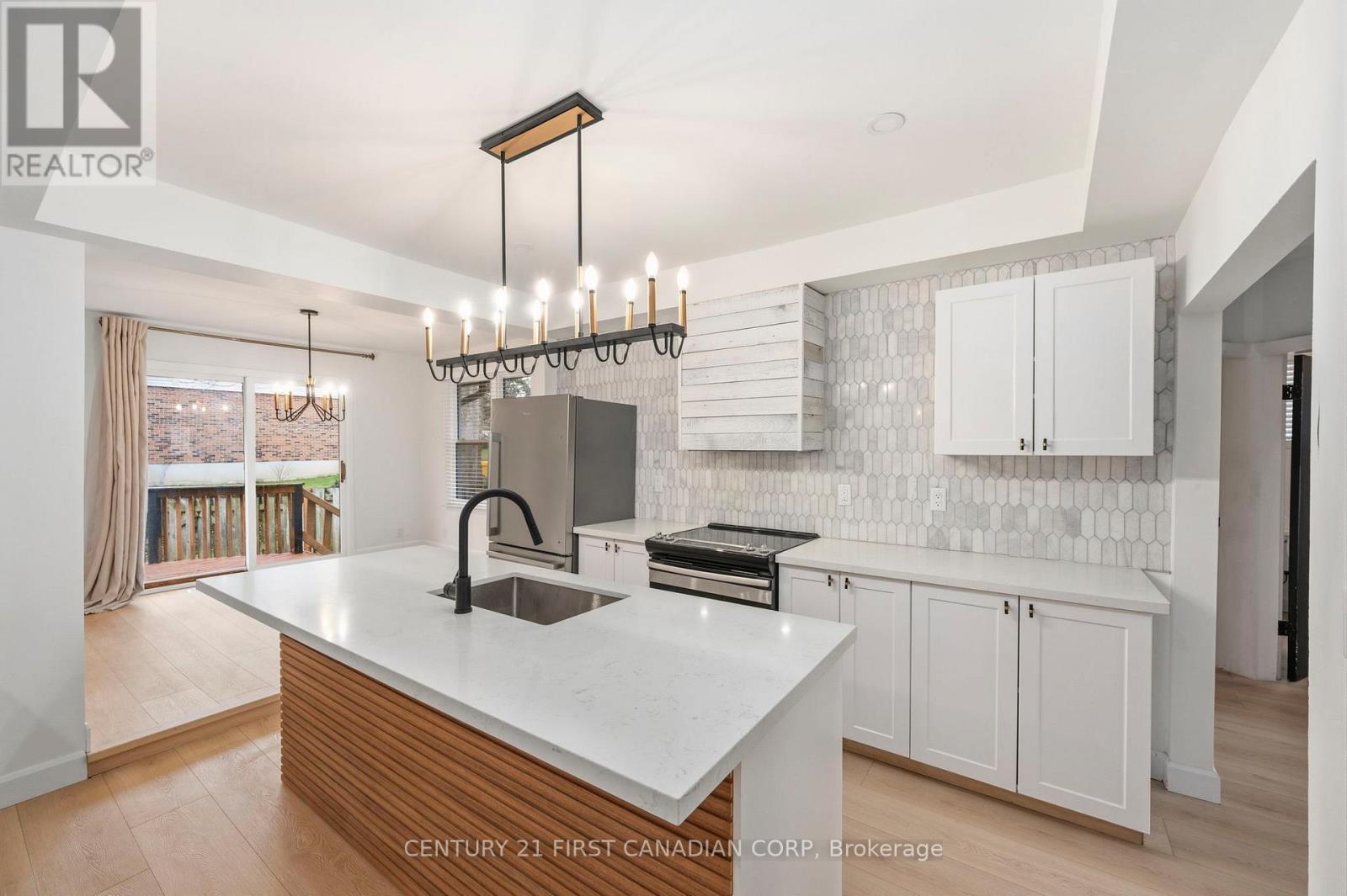 1326 Commissioners Road W, London South, Ontario  N6K 1E1 - Photo 10 - X12963026