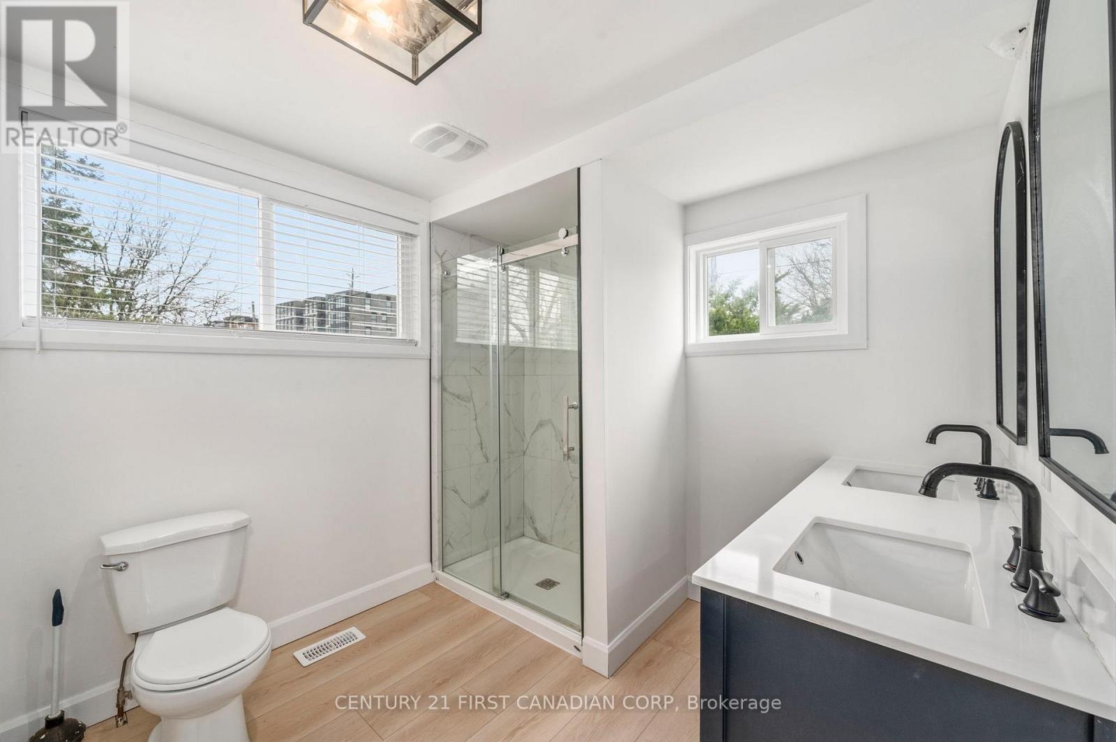 1326 Commissioners Road W, London South, Ontario  N6K 1E1 - Photo 14 - X12963026