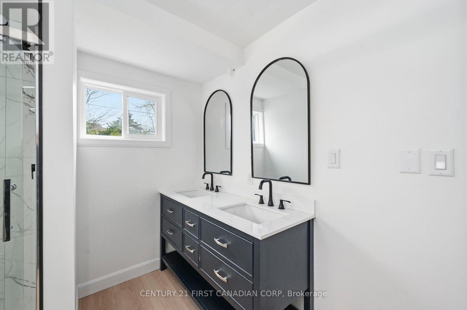 1326 Commissioners Road W, London South, Ontario  N6K 1E1 - Photo 15 - X12963026