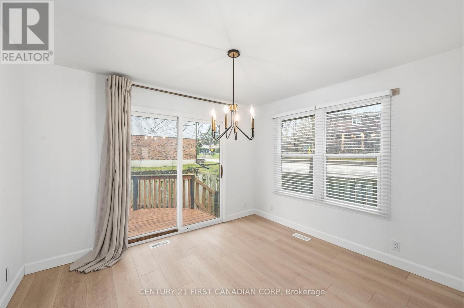 1326 Commissioners Road W, London South, Ontario  N6K 1E1 - Photo 8 - X12963026