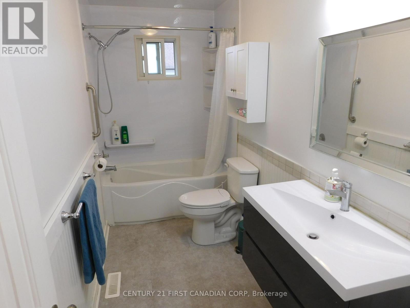 67 Weymouth Drive, London East, Ontario  N5V 4E3 - Photo 11 - X12963094