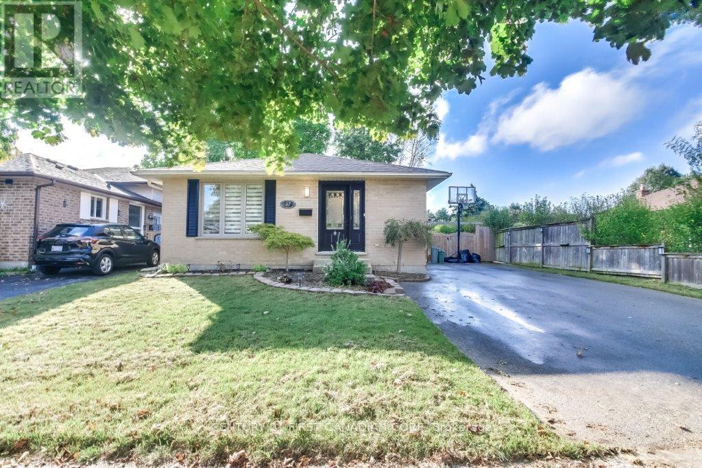 67 Weymouth Drive, London East, Ontario  N5V 4E3 - Photo 2 - X12963094