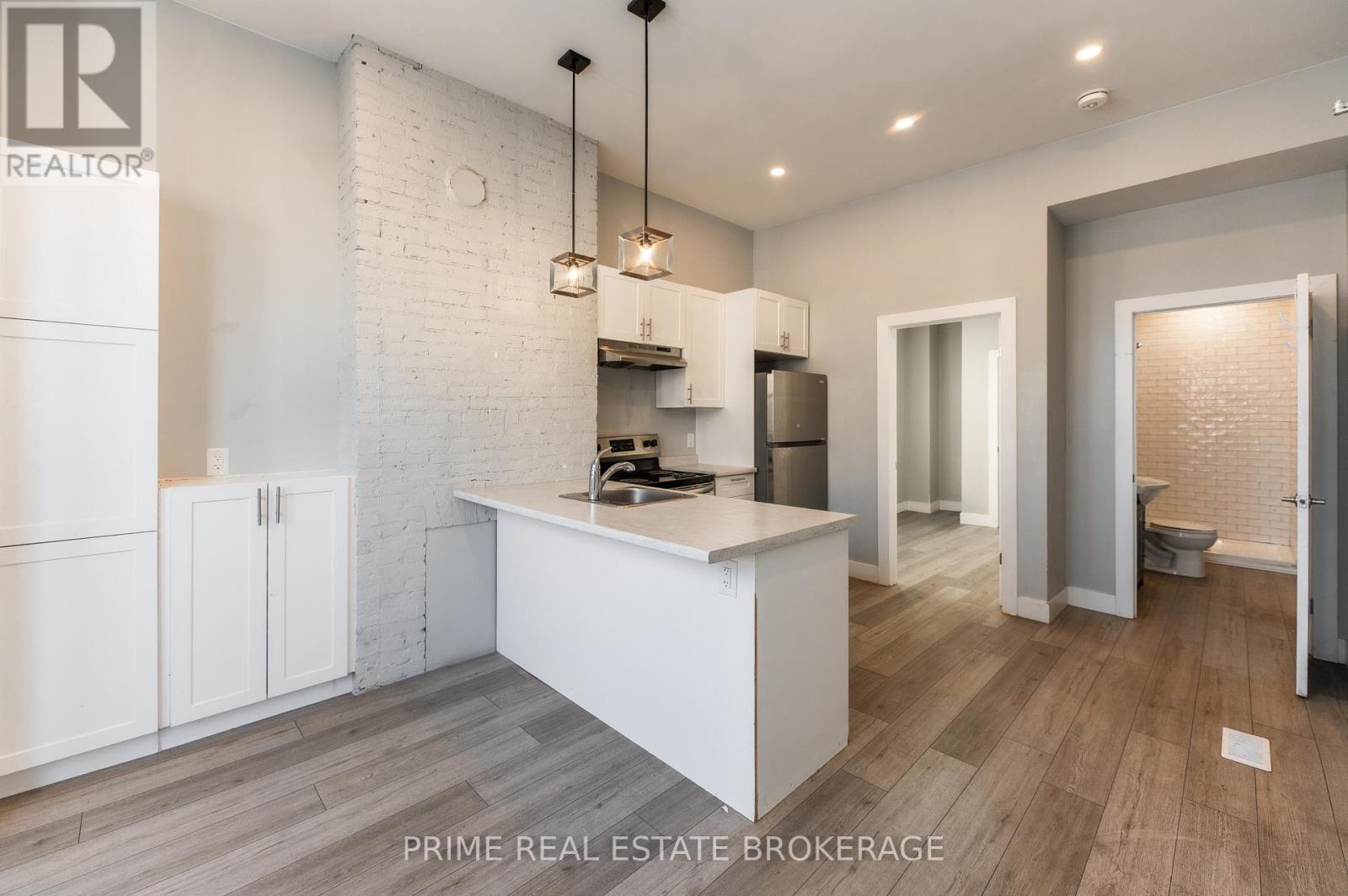 46 Stanley Street, London South (South F), Ontario  N6C 1B1 - Photo 12 - X12963106