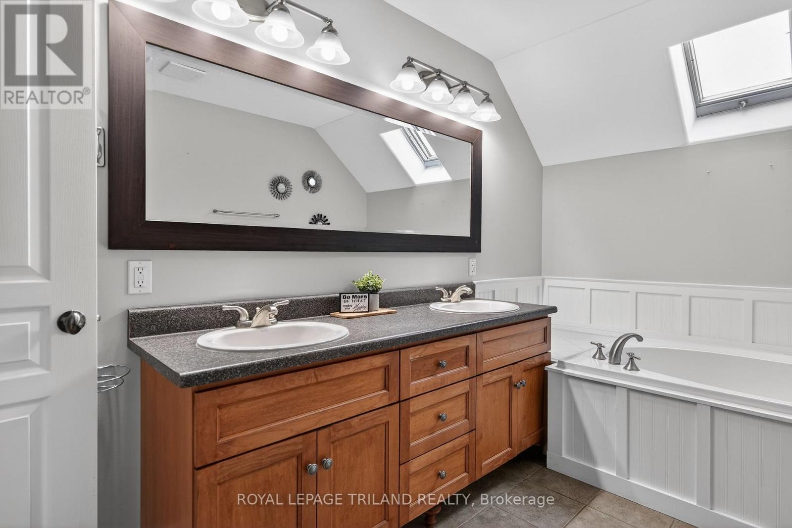 24 Earlscourt Terrace, Middlesex Centre (Kilworth), Ontario  N0L 1R0 - Photo 26 - X12963116