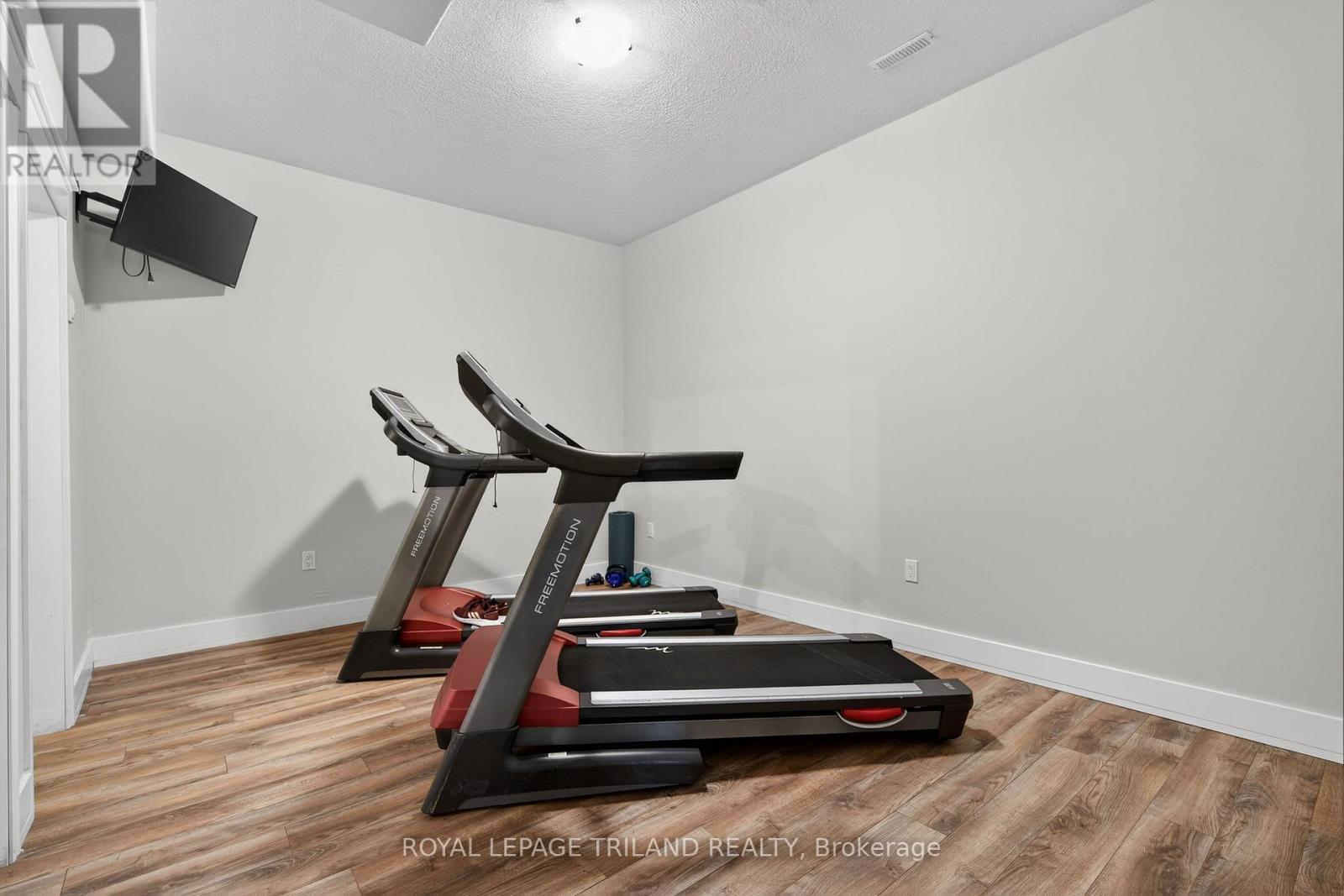 24 Earlscourt Terrace, Middlesex Centre (Kilworth), Ontario  N0L 1R0 - Photo 32 - X12963116