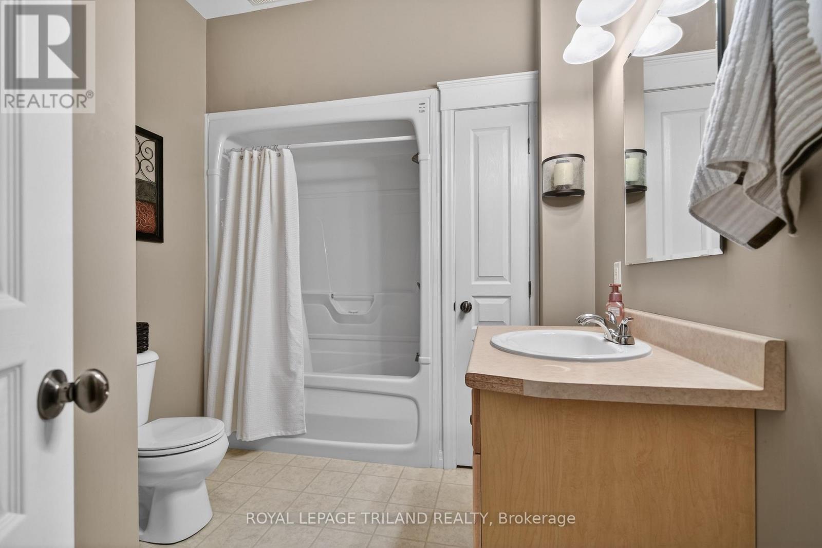 24 Earlscourt Terrace, Middlesex Centre (Kilworth), Ontario  N0L 1R0 - Photo 35 - X12963116