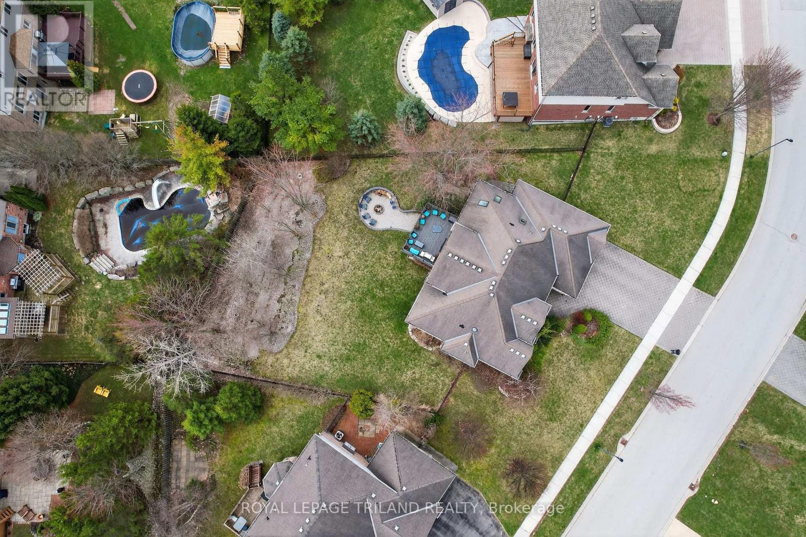 24 Earlscourt Terrace, Middlesex Centre (Kilworth), Ontario  N0L 1R0 - Photo 39 - X12963116