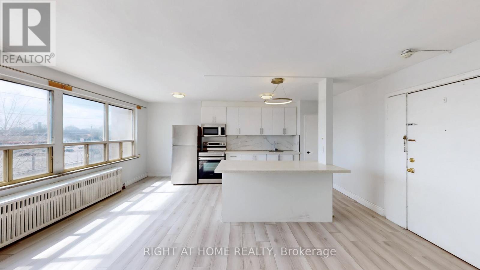 314 - 896 Eglinton Avenue E, Toronto (Leaside), Ontario  M4G 2L2 - Photo 2 - C12962914