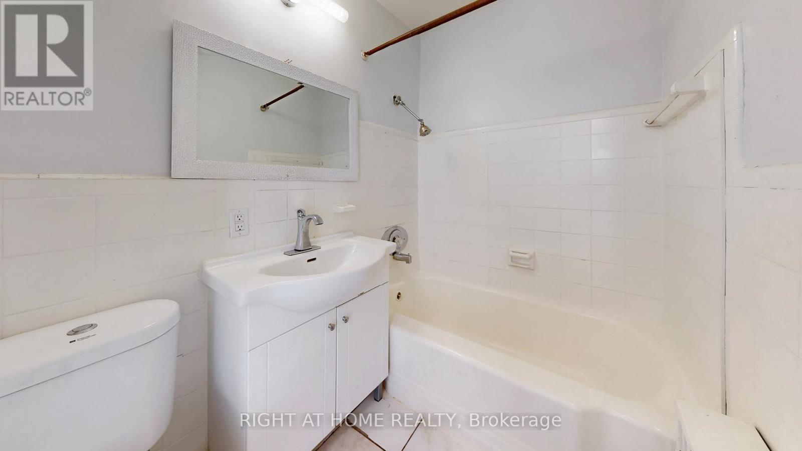 314 - 896 Eglinton Avenue E, Toronto (Leaside), Ontario  M4G 2L2 - Photo 9 - C12962914