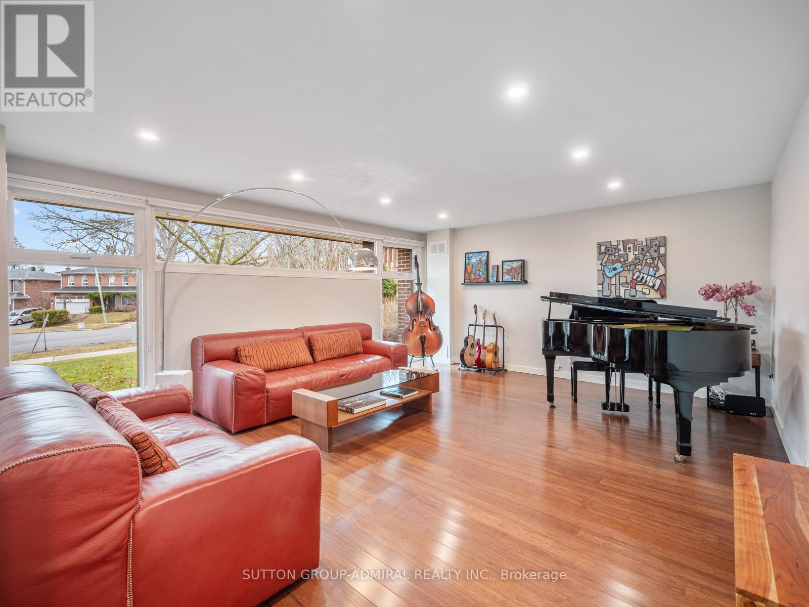 8 Foxdale Court, Toronto (Bayview Woods-Steeles), Ontario  M2K 2P2 - Photo 6 - C12962974