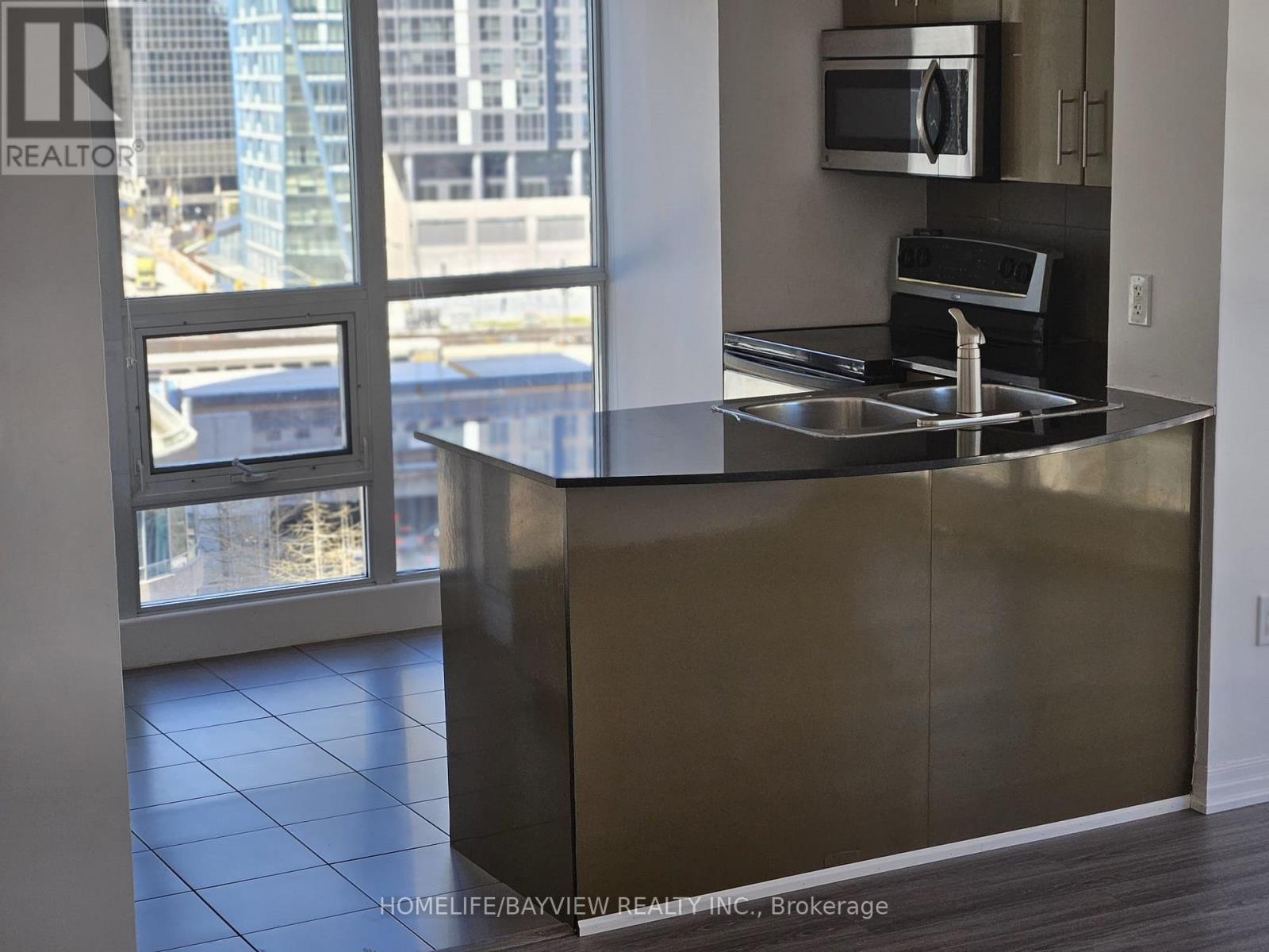 1005 - 16 Yonge Street, Toronto (Waterfront Communities), Ontario  M5E 1R4 - Photo 3 - C12962990