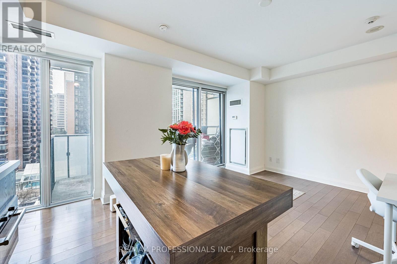 708 - 1080 Bay Street, Toronto (Bay Street Corridor), Ontario  M5S 0A3 - Photo 4 - C12963134