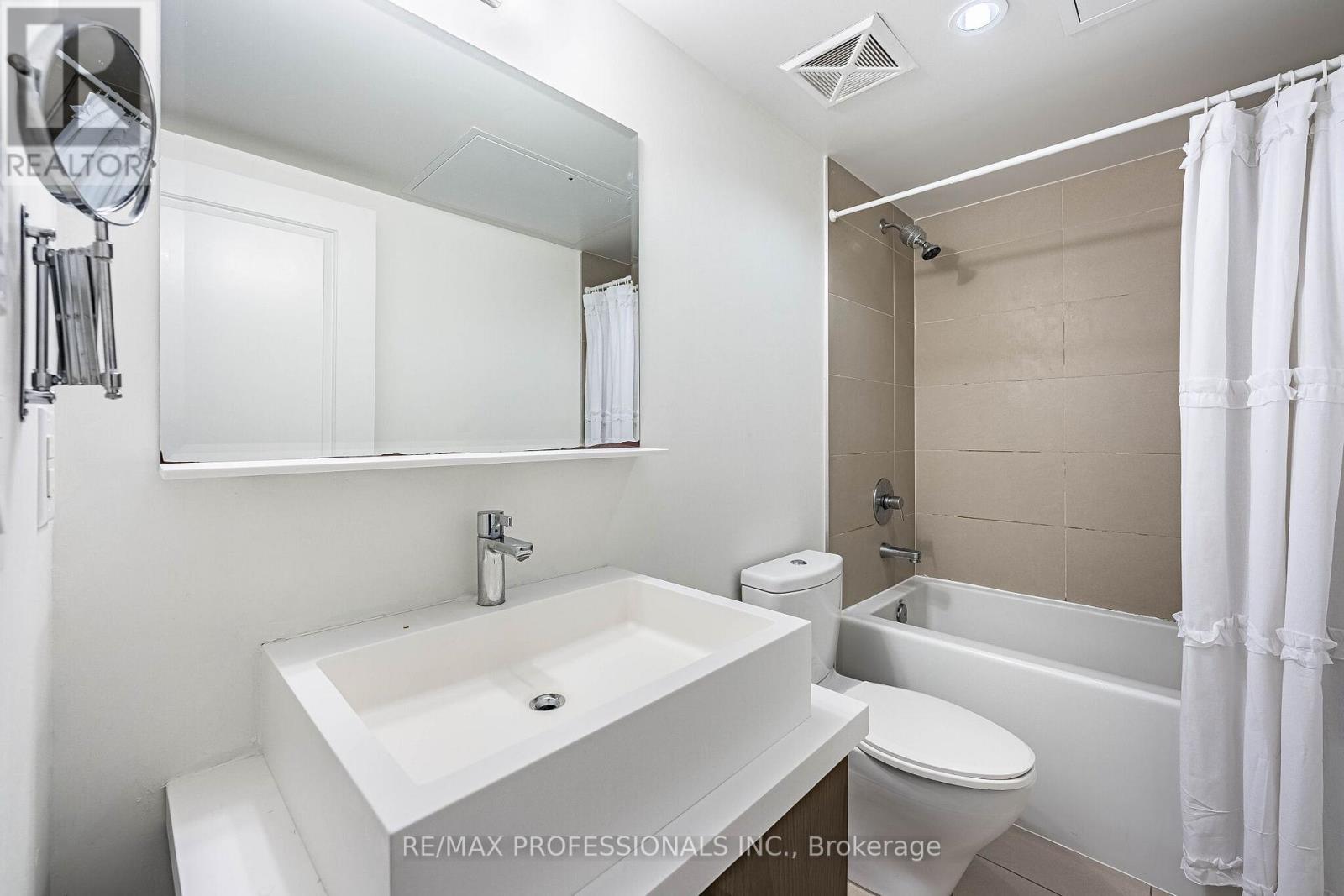 708 - 1080 Bay Street, Toronto (Bay Street Corridor), Ontario  M5S 0A3 - Photo 8 - C12963134