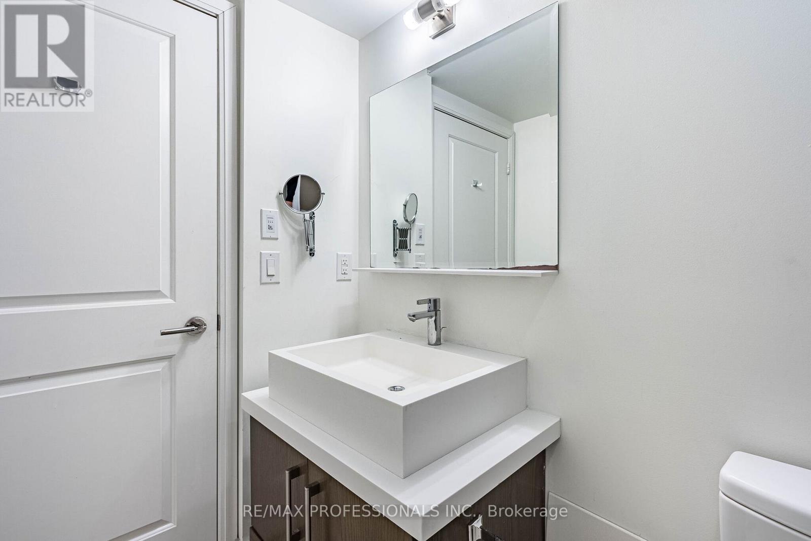 708 - 1080 Bay Street, Toronto (Bay Street Corridor), Ontario  M5S 0A3 - Photo 9 - C12963134