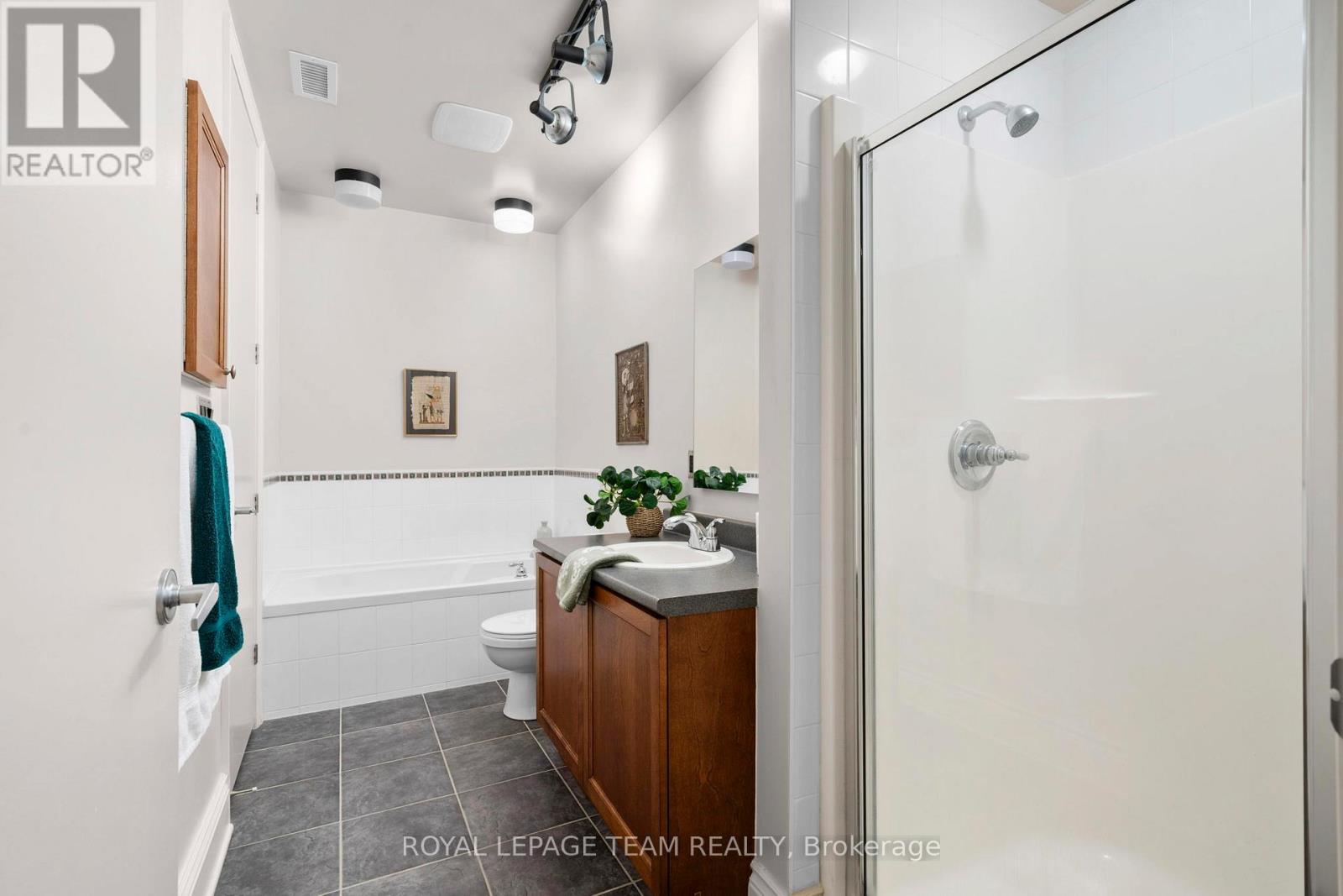 202 - 260 Besserer Street, Ottawa, Ontario  K1N 1J3 - Photo 24 - X12963080