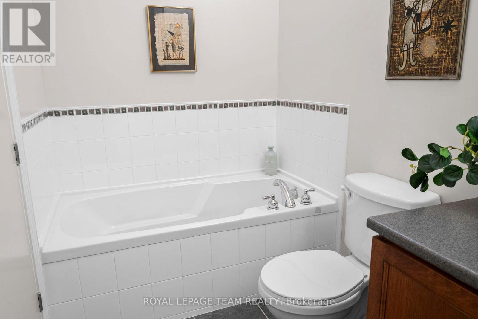 202 - 260 Besserer Street, Ottawa, Ontario  K1N 1J3 - Photo 25 - X12963080