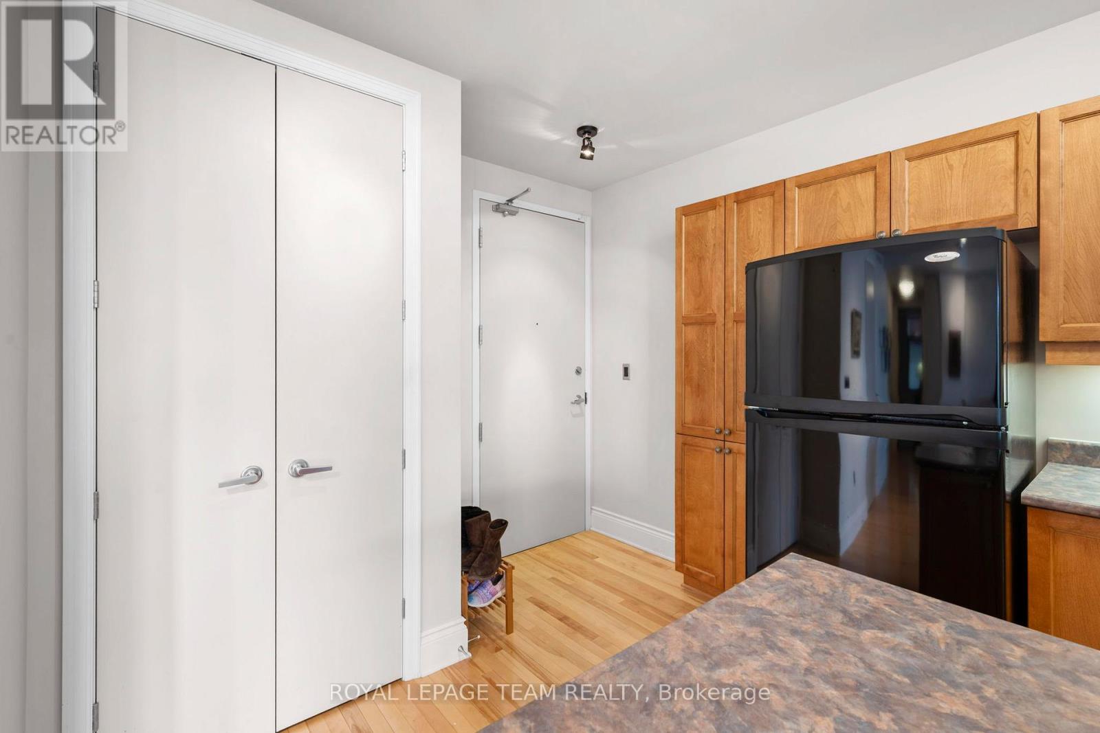 202 - 260 Besserer Street, Ottawa, Ontario  K1N 1J3 - Photo 3 - X12963080