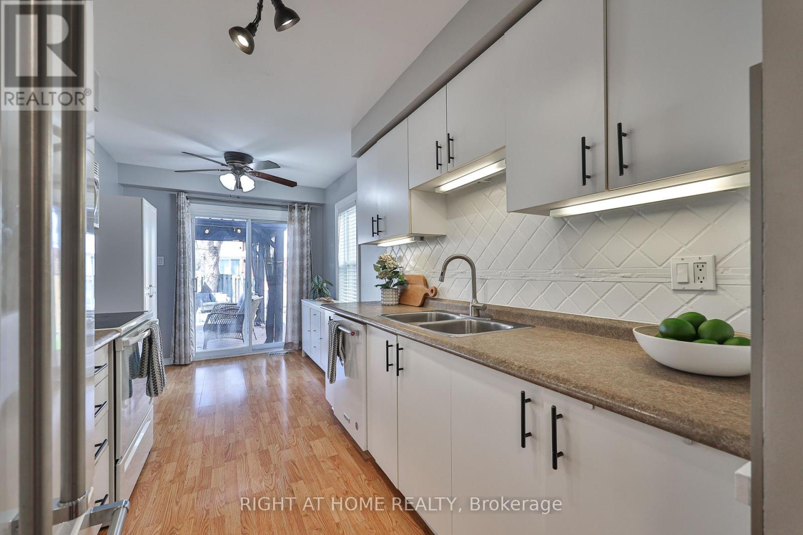 89 Vail Meadows Crescent, Clarington, Ontario L1C 4T3 - Photo 11 - E12963028