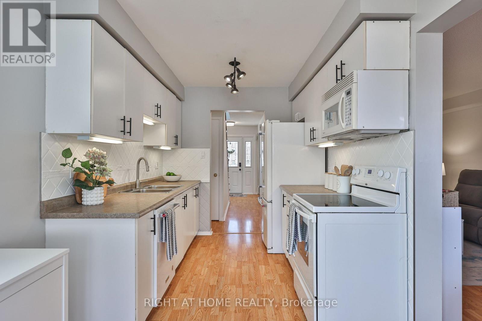 89 Vail Meadows Crescent, Clarington, Ontario L1C 4T3 - Photo 15 - E12963028